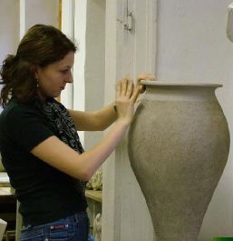 Ha a képekre kattintasz, akkor bepillantást nyersz a művészek életébe.